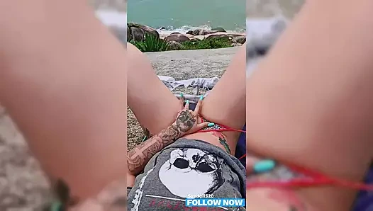 Ateşli Kız Halka Açık Yerlerde Yapay Penis Oynuyor - SEXDOLL 520