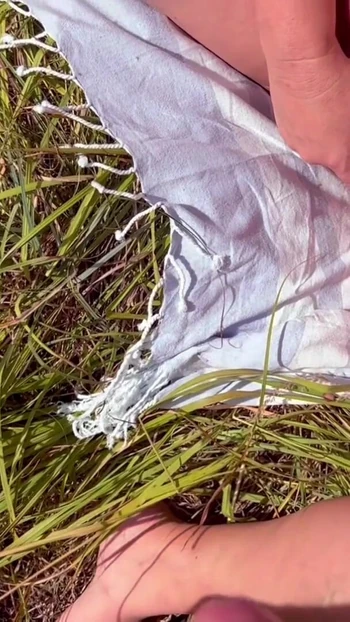 Падающий по челюсти момент из "И всегда женщина соблазняет и делает тебя возбужденной"