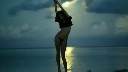 Alessandra ambrosio - ay ışığı