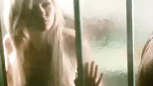 Kirsten dunst geliştirilmiş duş sahnesi