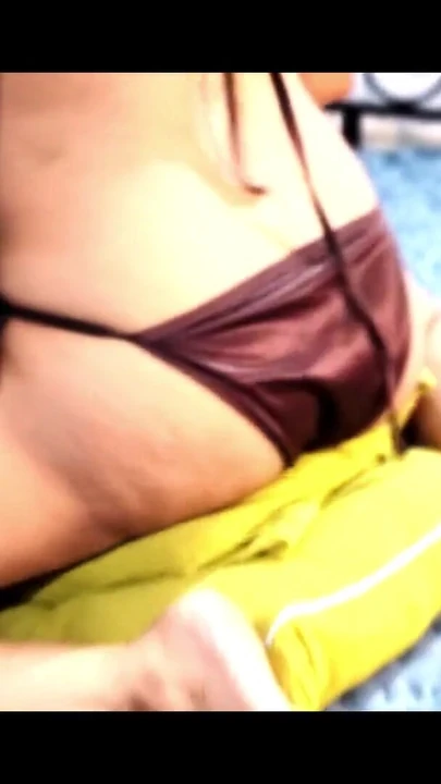 "Ziya tarafından yastıkla sikişiyor" dan büyüleyici an