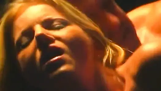 Büyük memeli sarışın bebek dışarıda yalanıyor ve sert sikiliyor