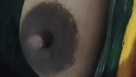 Büyük patron meme uçlarını ısırıyor pron rep chut ki diwani yenge ateşli yenge ateşli evli kadın göğüslerini sağıyor