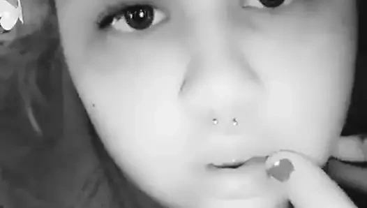 Jade Garcia götünü sallıyor