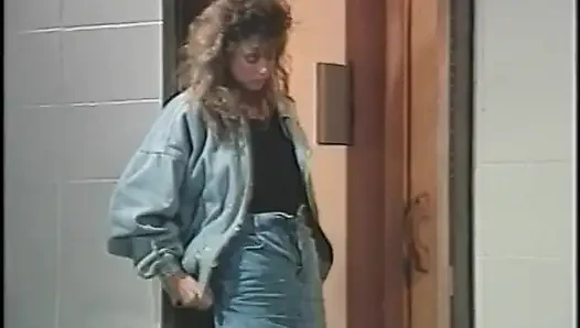 Seksi hatun sikişten sonra bir yarağın suyunu emerken buna bayılıyor