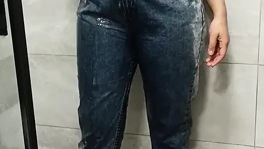 Duşta Islanarak Soyunma ve Boşalma