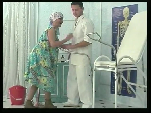 Nine bir doktor tarafından sikiliyor