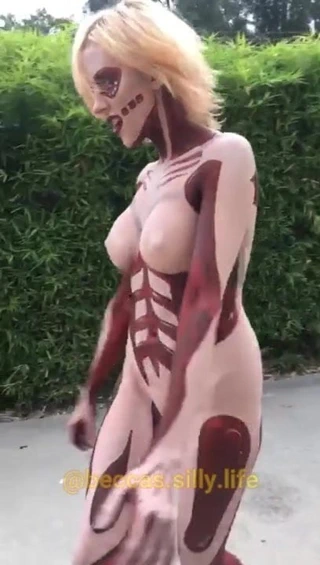 Titan kadın cosplay