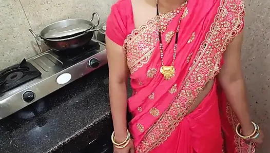 20-летняя горячая жена изменяет мужу и получает трах деревенского наездного паренька, а мужа поймали после секса она была недавно замужней горячей женой