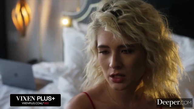 Jessie sapık üçlü seks için benzer Kiara'ya getiriyor