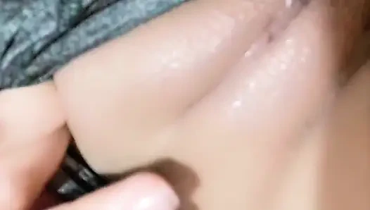 Neredeyse çıplak, böylece benden hiçbir şey almadan aletini bana sokabilebiliyorsun"