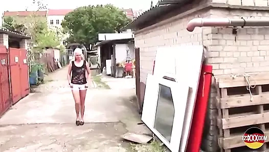 Almanya'dan tombul sarışın sürtük bir profesyonel gibi sikişiyor