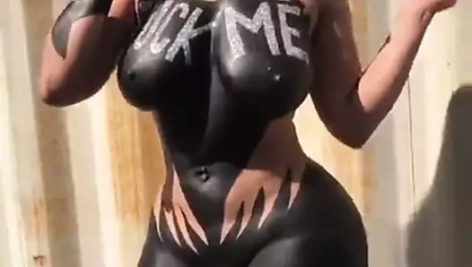 Thicc vücut boyası