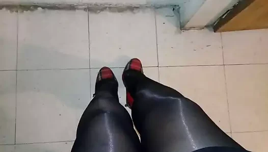 Parlak külotlu çorap asmr ve yüksek topuklu