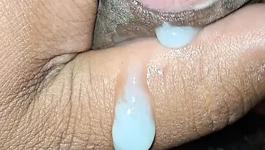 Hintli bakire kız ilk kez parmaklıyor