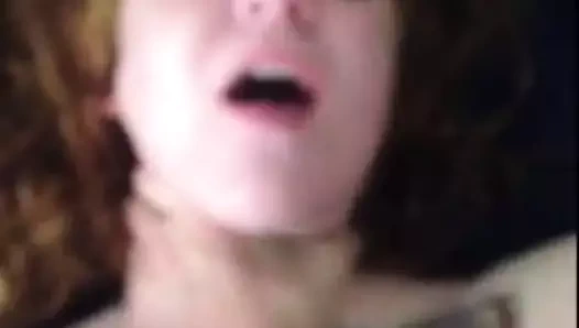 Kızıl saçlı tat yüz