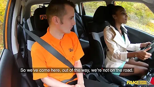 Fake Driving School - когда Asia Rae идет на урок, она соглашается на белый член