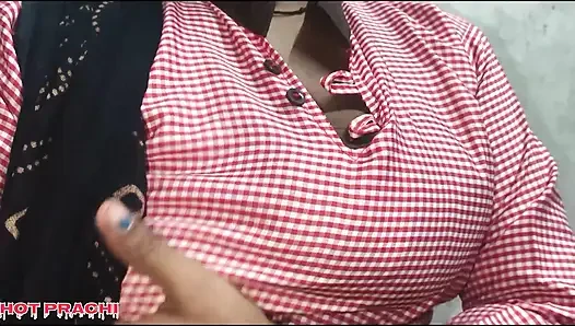 Hintli öğrenci 18+ güzel okul aşkıyla sikişiyor, romantik göğüslerini gösteriyor ve sıkı amcık sikişi Hintçe ses xxx
