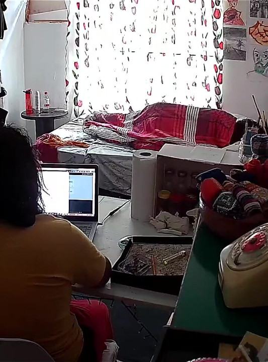 Üvey baba evde ofis yaparken üvey kızıyla