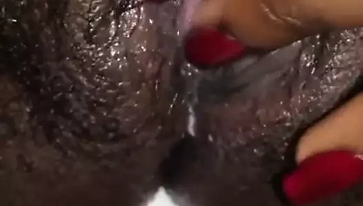 Islak kedi ve damlayan eğlence