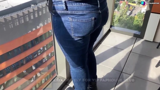 O aptal bunu hak ediyor! Aşırı Testislerini Kazmak - Dave Moon - Jennifer - Bbusting