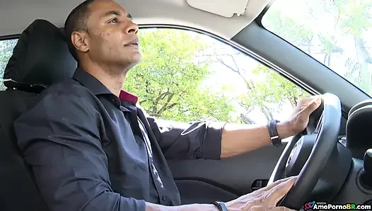 Üvey annem otobüsü kaçırdı... ve tahmin edin ücretsiz bir uygulama sürücüsüne ne oldu