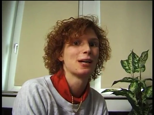 Küçük memeli esmer sürtük oyuncu seçmelerinde sikiliyor