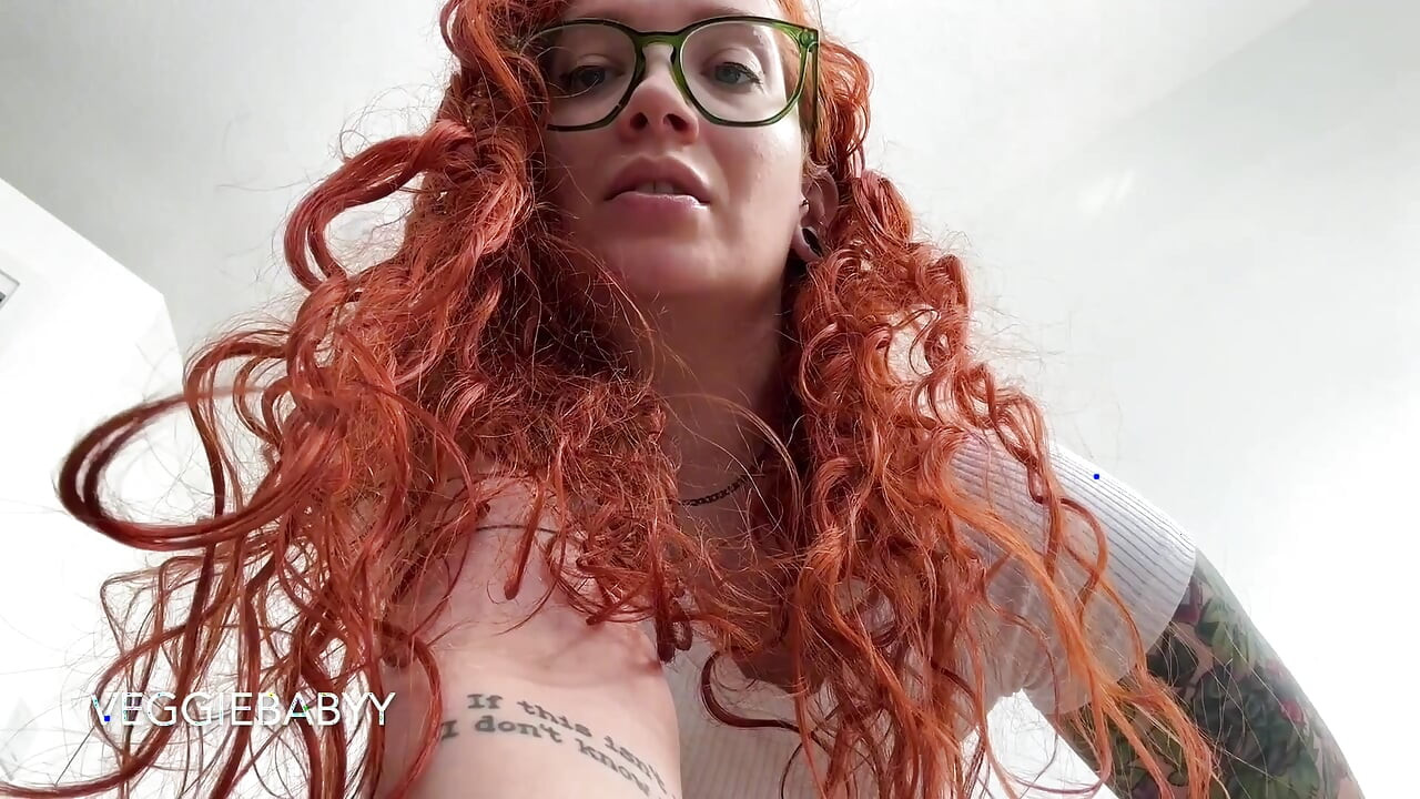 Lfrix tamamen güçsüzlüğüne gülüyor ve boşalıyor - veggiebabyy clips4sale'de tam video