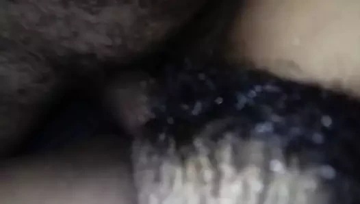 Surrando a buceta peluda