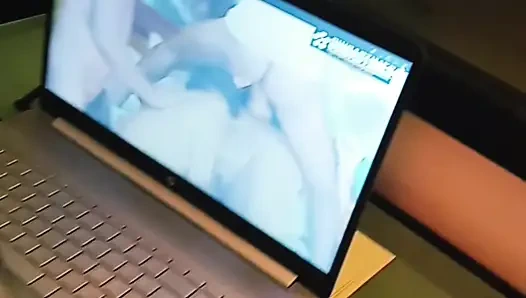 Turuncu sari içinde üvey annenin kedicikle oynadığı fantezi rol oyunu