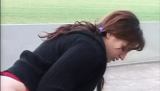 Tombul, şişman ve büyük memeli Alman 90'lardan amatör açık havada porno çekiyor