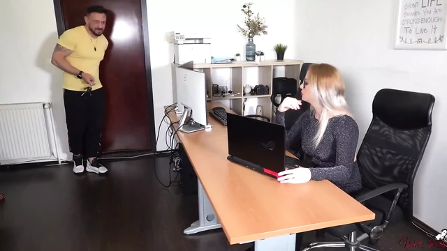 Водитель трахнул босса вместо пилюли Heachade