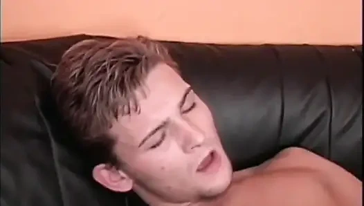 Biseksüel üçlü anal... ağzına boşalma