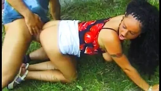 Kısır arkadaşlar, işe gelen saf güzellikleri davet etti