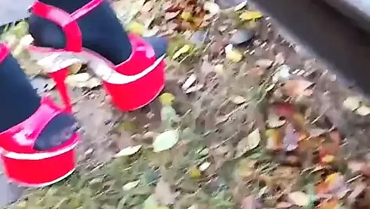 Bayan l kırmızı yüksek topuklu.