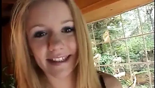 Döl seven beyaz kız dev siyah yarakla amına büyük bir döl alıyor