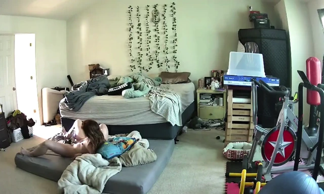 Ateşli orta yaşlı seksi kadın fışkırtırken yakalanıyor