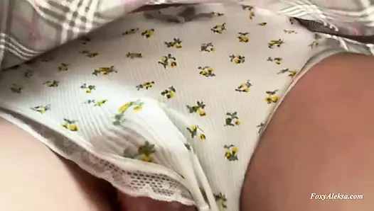 Otobüste eteğin altında külotlu ateşli yarak. Under Skirt