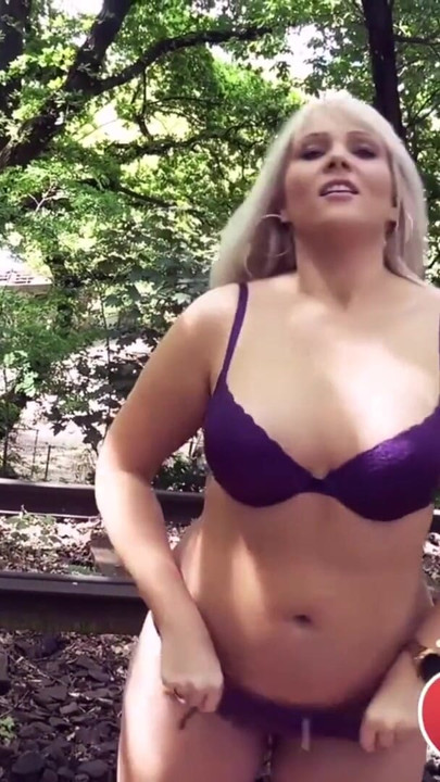 Halka açık seks: Berlin, Almanya'nın ortasında 2 orta yaşlı seksi kadın | Klip 1