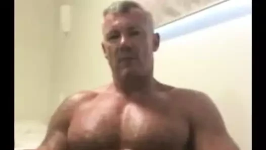 Baba ayı evde yalnızdı.....