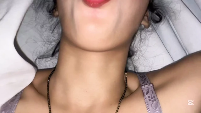 Üvey kız kardeş tarafından sakso çektim ve ağzına boşaldım