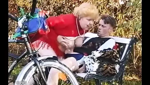 Yaşlı şişman piliç genç yarak