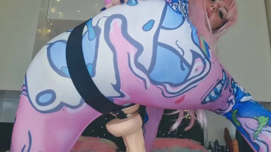 Bu seksi götü yüzüne otururken hayal mi kuruyorsun? Kedi kıyafeti götüne tapma.