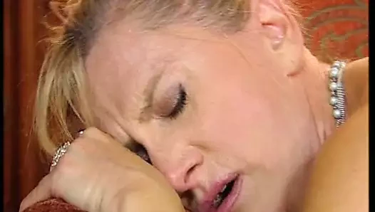 Fırıncı onu kıçına sokmayı asla bırakmaz