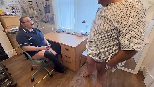 Bölüm 1: Bay Hughes küçük penisine yardım etmek için uzmanı matron satana'ya gidiyor!