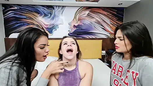 Sputa gang bang ad un party estremo sputo