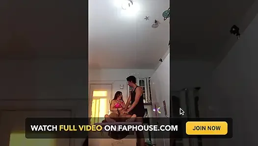 Pamela'nın arkadaşı sert bir penis aldı ve ağzı Nicoly'nin vajinasına düştü: Gerçek ve sınırsız orospu!