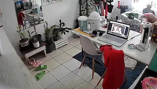 Ben yokken karımın odasında