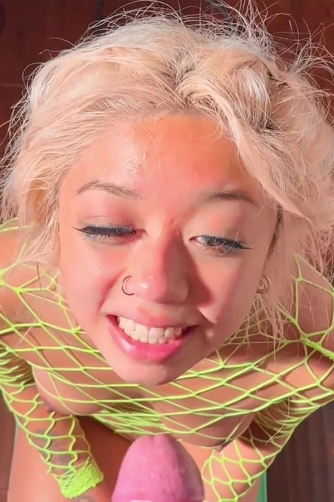 Seksi Asyalı gia dibella yüzünü sikiyor sert seks göt yeme ve sidik yeme