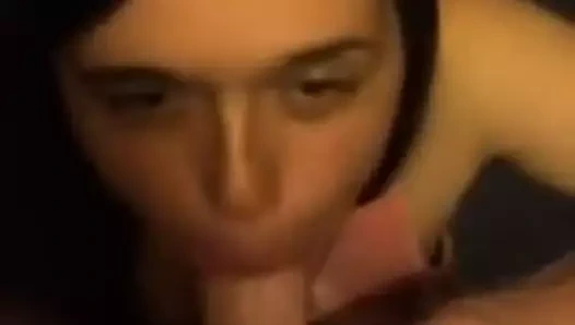 Azgın esmer evde derin boğazlı